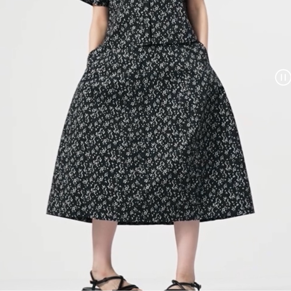 Uniqlo Black and White Midi A-Line Skirt - Picture 3 of 3